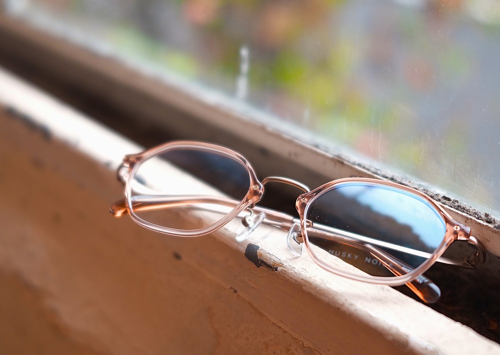 上質シンプルな大人の女性のためのアイウェアブランド"HUSKY NOISE(ハスキーノイズ)"